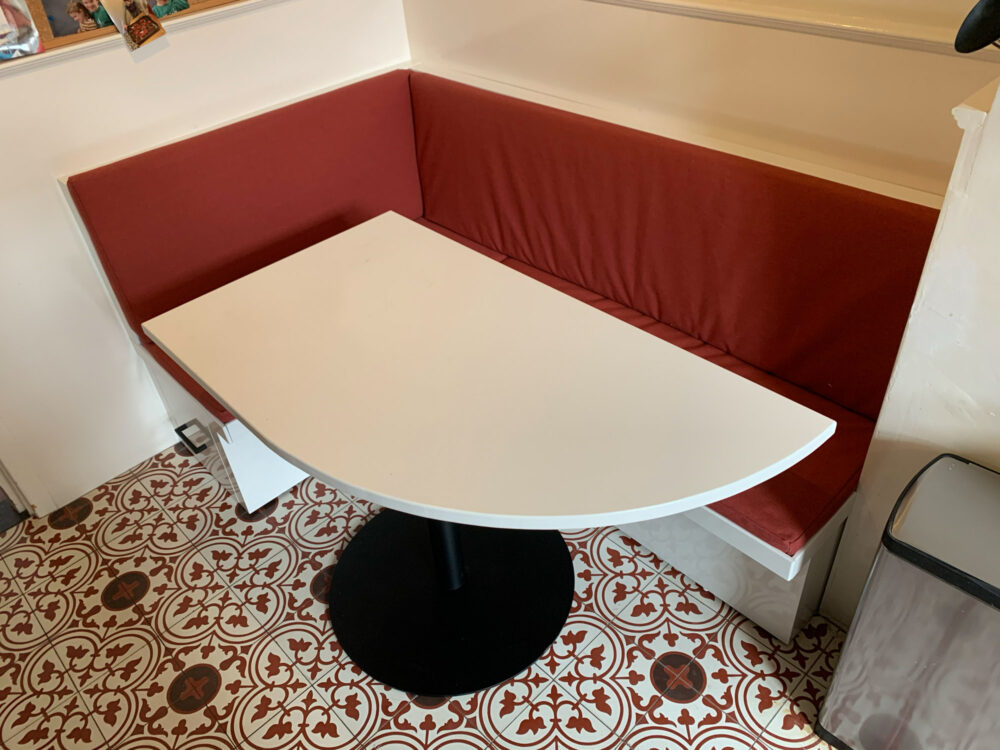 Maatwerktafel en zithoek Maatwerktafel en zithoek
